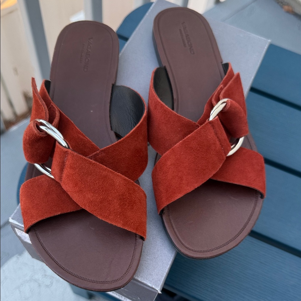 Vagabond suede sandals
